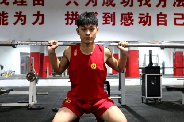 嵩山少林小龙武校.jpg 嵩山少林小龙武校.jpg