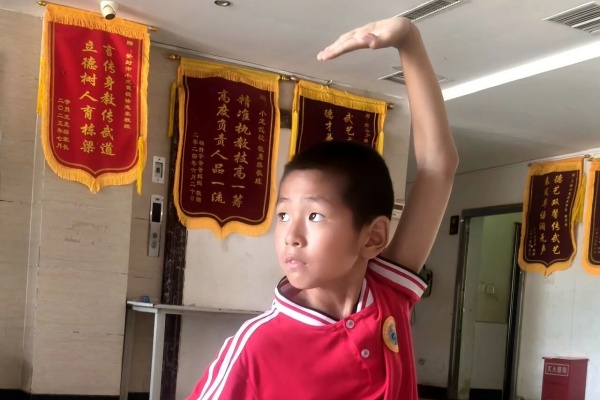 嵩山少林小龙武校.jpg 嵩山少林小龙武校.jpg
