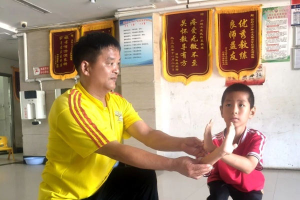 嵩山少林小龙武校.jpg 嵩山少林小龙武校.jpg