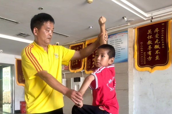 嵩山少林小龙武校.jpg 嵩山少林小龙武校.jpg