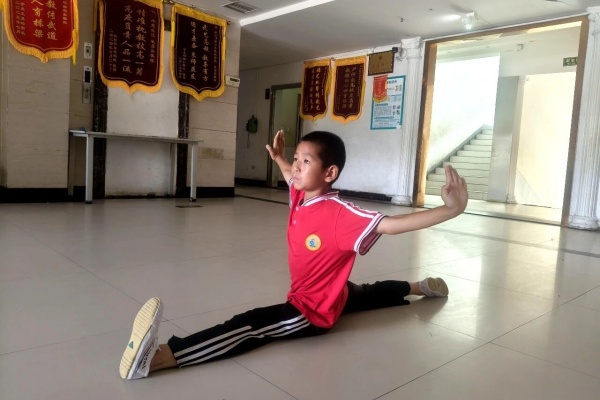 嵩山少林小龙武校.jpg 嵩山少林小龙武校.jpg